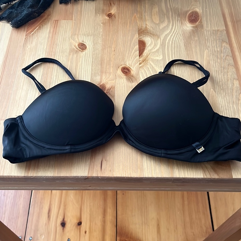 Victoria’s Secret strapless bra